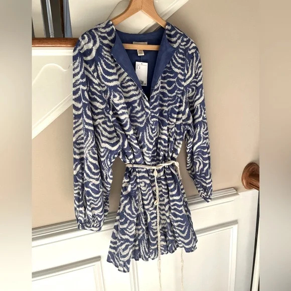 H&M Blue Dress with White Accents - Picture 4 of 9